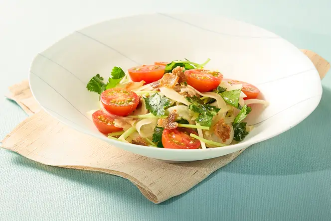 カリカリ豚肉と三つ葉のサラダ