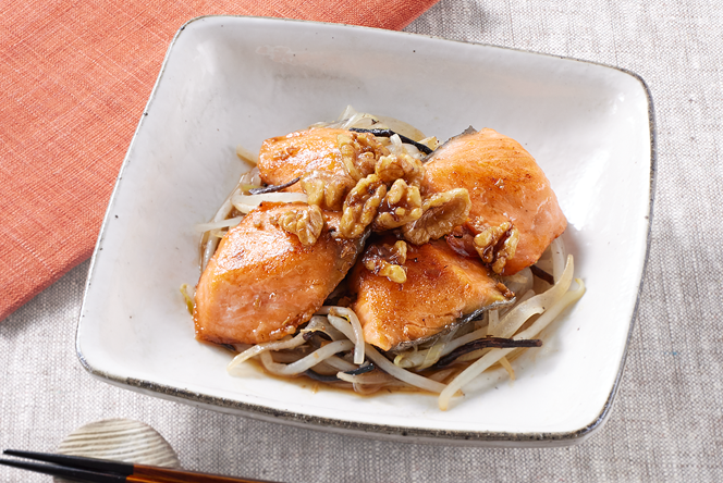 鮭の香味ナッツソース